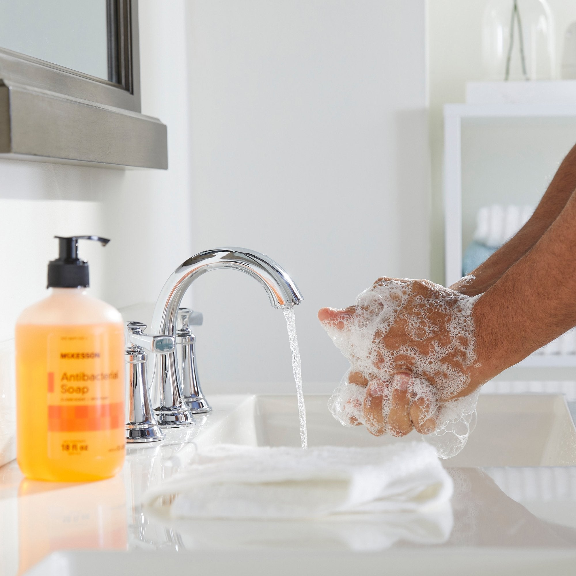 McKesson Clean Scent Antibacterial Soap, 18-ounce bottle 53-28067-18