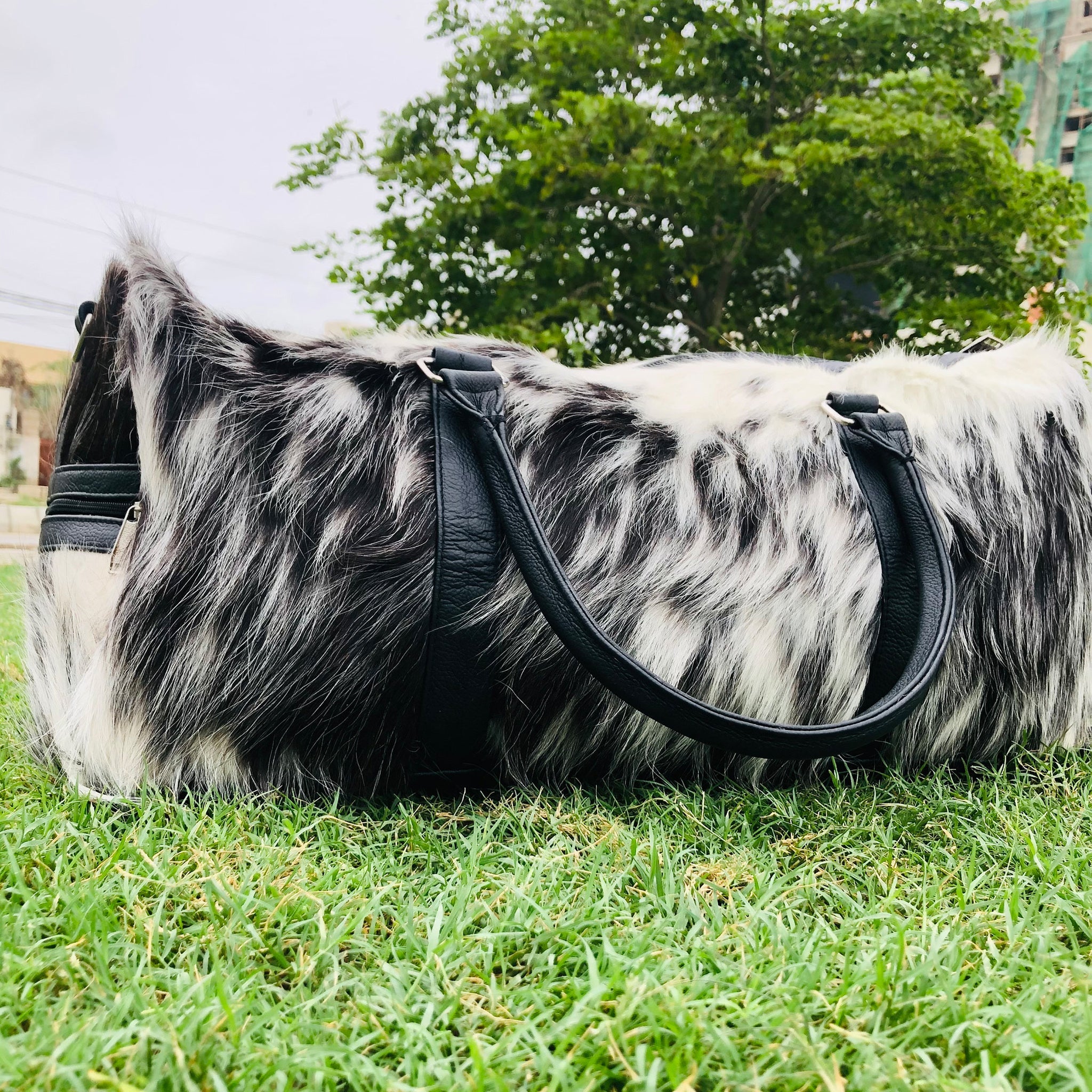 Genuine Cowhide Leather Duffel Bag - Medium Size, Stylish & Durable - Ideal Travel Bag for Weekend Trips