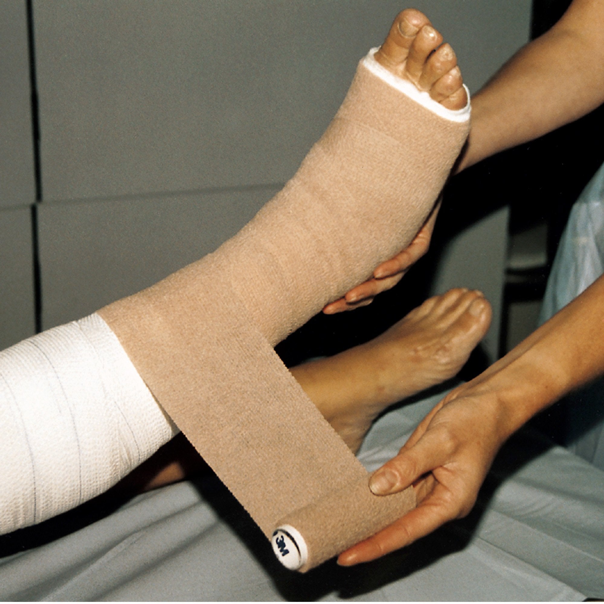 3M™ Coban™ Self-adherent Closure Cohesive Bandage, 1 Inch x 5 Yard, Tan 1581