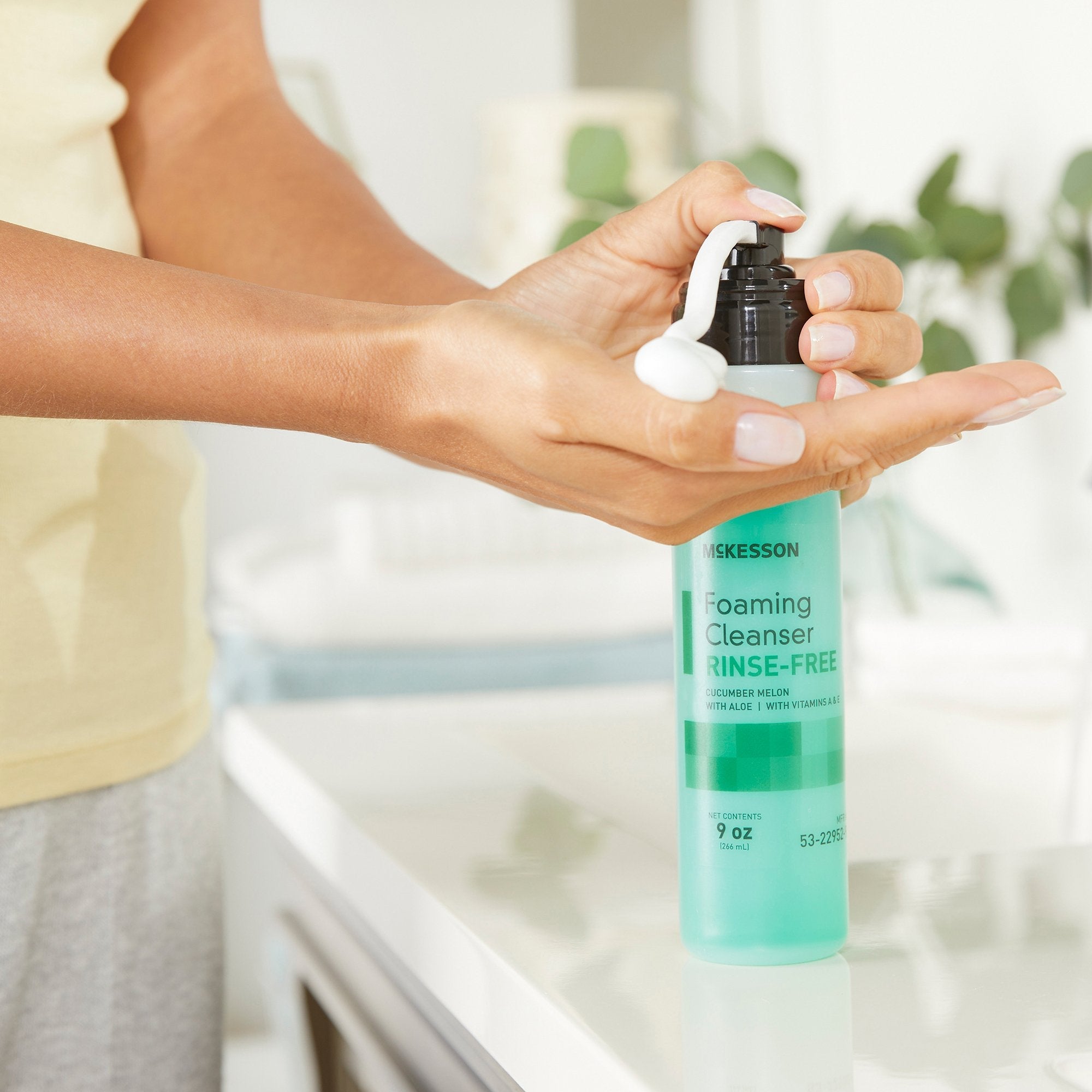 McKesson Rinse-Free Body Wash, Cucumber Melon Scent, 9 oz Pump Bottle 53-22952-9