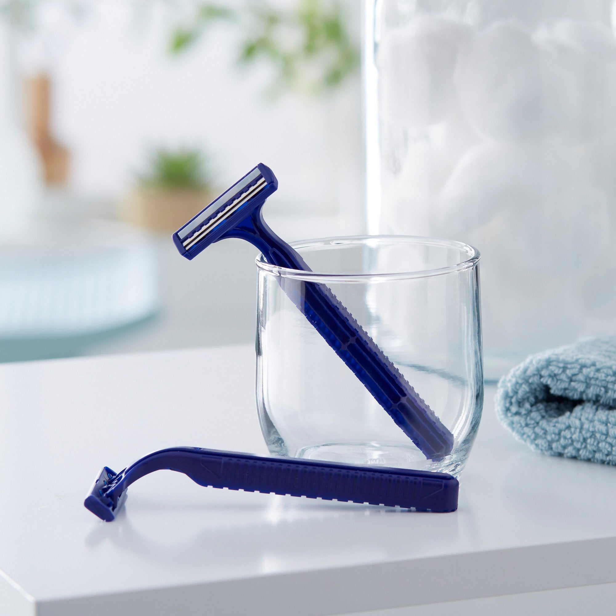 McKesson Disposable Razor, Twin Blade, Lubricated Strip, Blue 16-RZ11