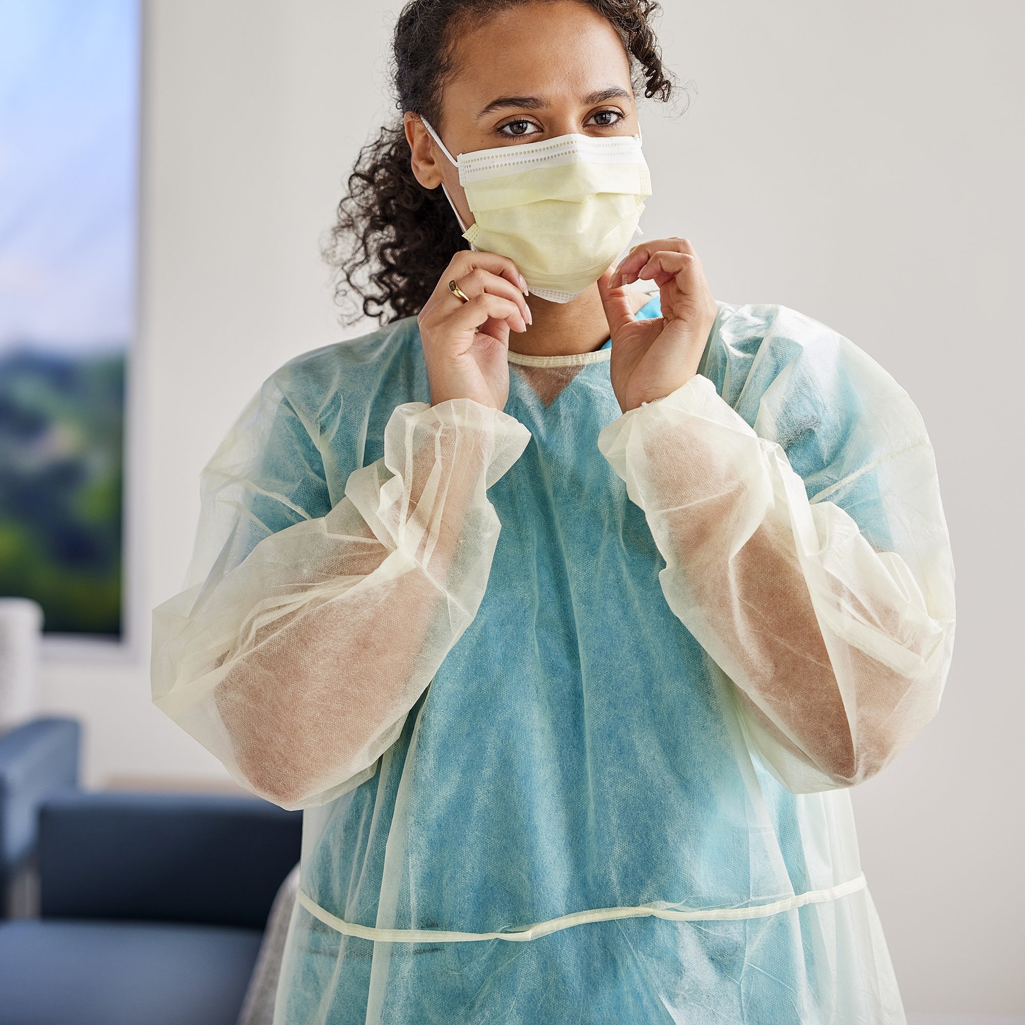 Cardinal Health™ Isolation Gown 1100PG